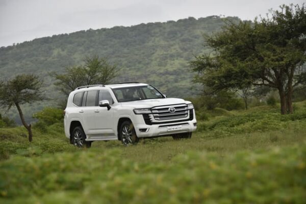 05A3286C-A95C-4A10-BC42-D44FD8307E08 TOYOTA LAND CRUISER Rental by the Day