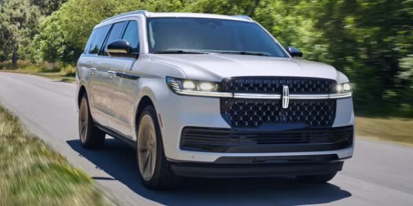 790C5D07-5AF3-4BF0-AA25-63895B79198B LINCOLN NAVIGATOR Rental by the Day